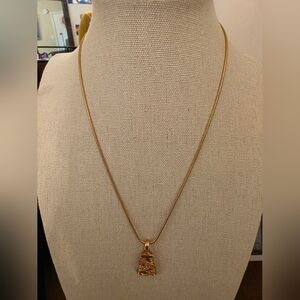 Chic Gold Pendant Necklace